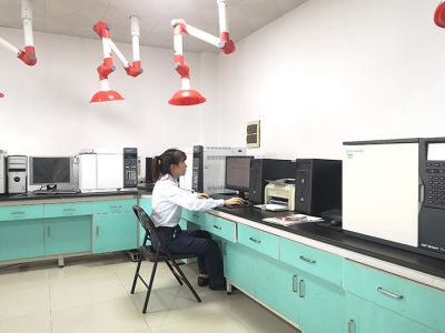 蘭氟公司產品檢測手段先進,檢測設備精良,嚴格按一體化標準體系進行品質管理